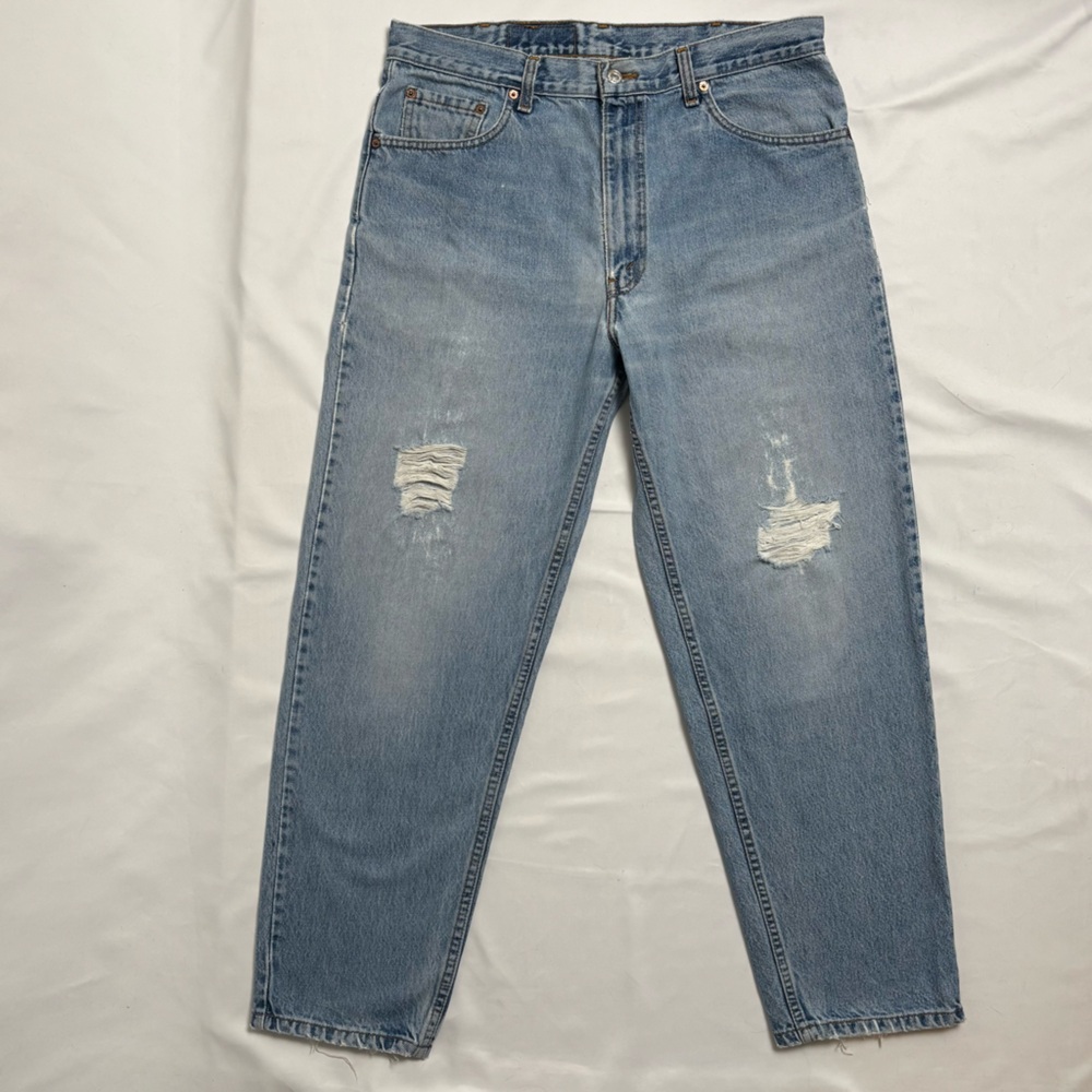 VTG Men’s Light Wash Thrashed Levi’s 550 Red Tab Relaxed Fit Jeans 36x30